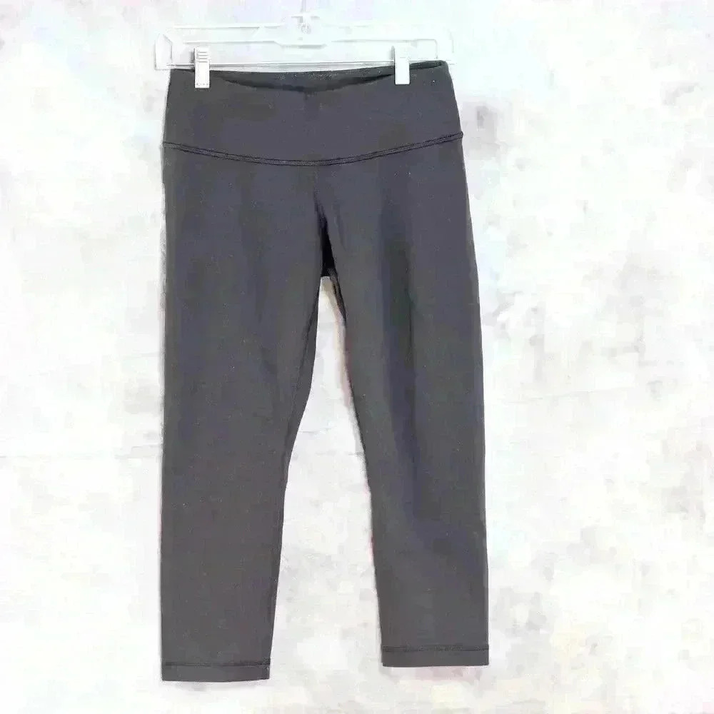 Lululemon Size 6 basic black capri yoga pants